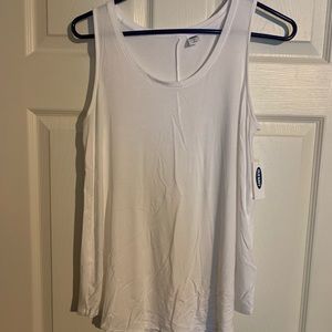 Super soft and flowy basic tank size small!